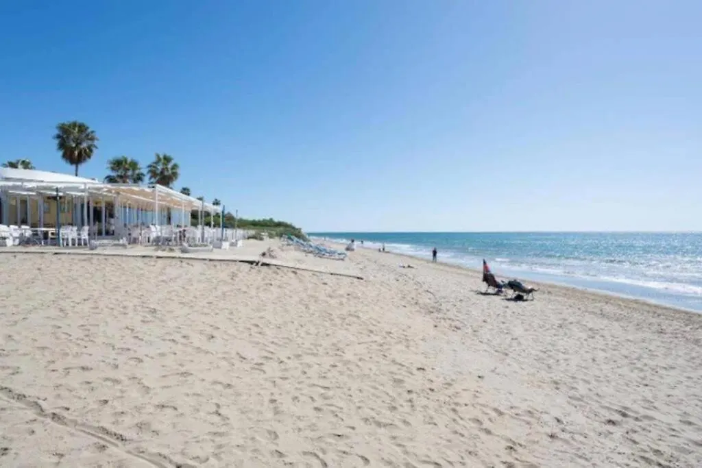 Beachfront Apartment - Sea Views - Marbella 0*,