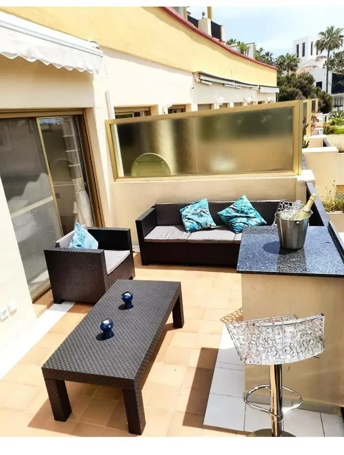 Beachfront Apartment - Sea Views - Marbella