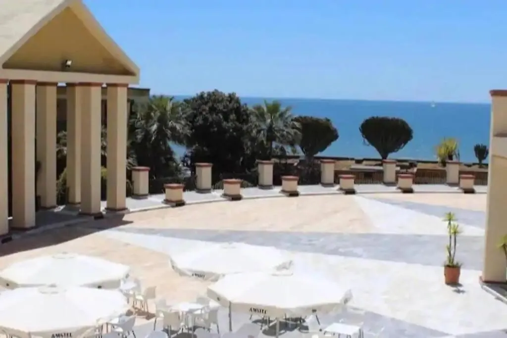 Beachfront Apartment - Sea Views - Marbella