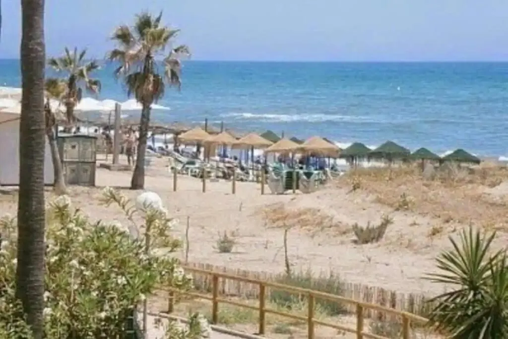 Beachfront Apartment - Sea Views - Marbella