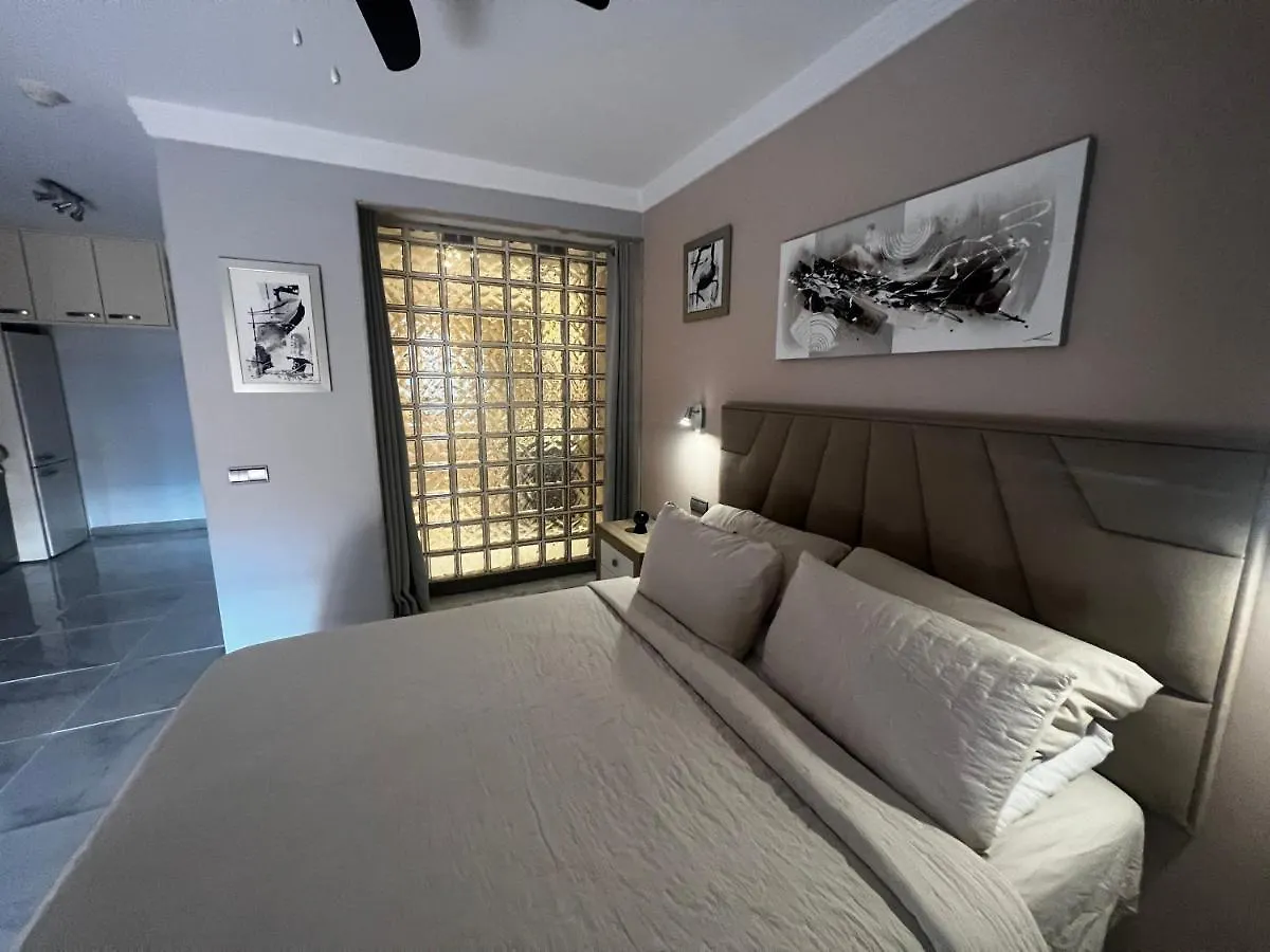 Beachfront Apartment - Sea Views - Marbella