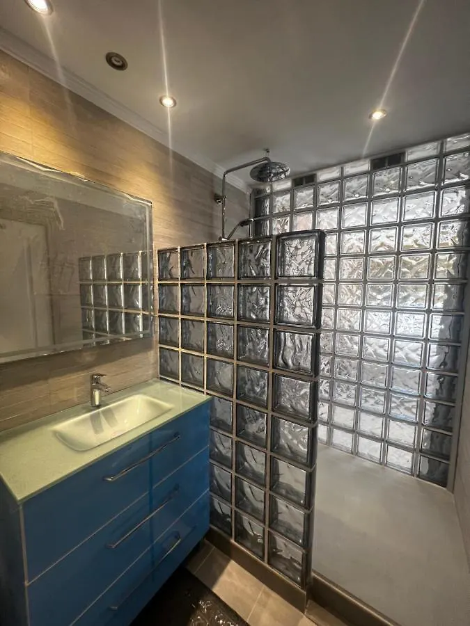Beachfront Apartment - Sea Views - Marbella